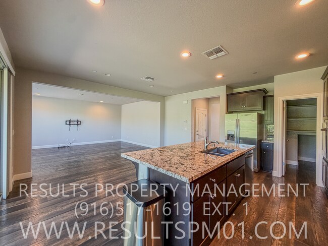 Building Photo - Beautiful Spacious El Dorado Hills Home in gated community