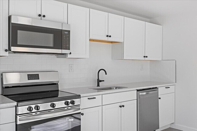 Building Photo - Newly renovated 2bed 2bath for rent!