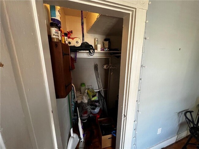 Building Photo - 235 Spring St