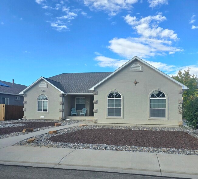 Primary Photo - 1335 Monument Ct