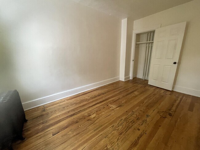 Building Photo - 521 Howard Ave