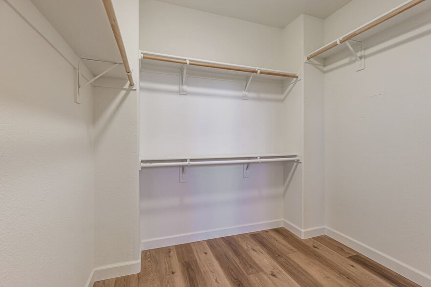 Building Photo - 2678 Deerwood Dr
