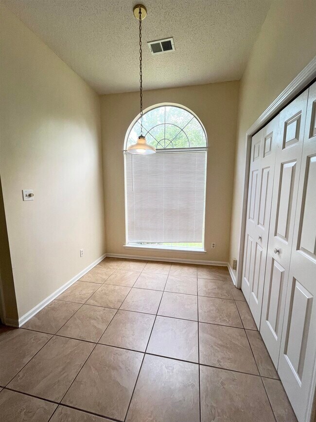Building Photo - 4558 Kings Grant Dr