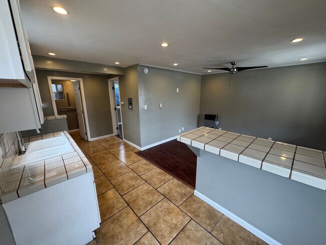 Building Photo - 6228SVanNess