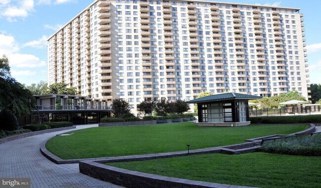 Building Photo - 5225 Pooks Hill Rd