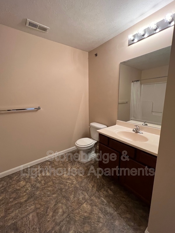 Building Photo - 1101 Stonebench Cir