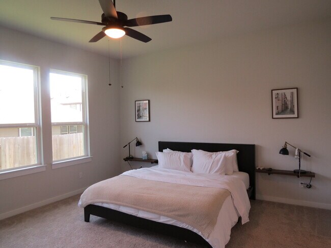 Building Photo - 404 Lariat Lp