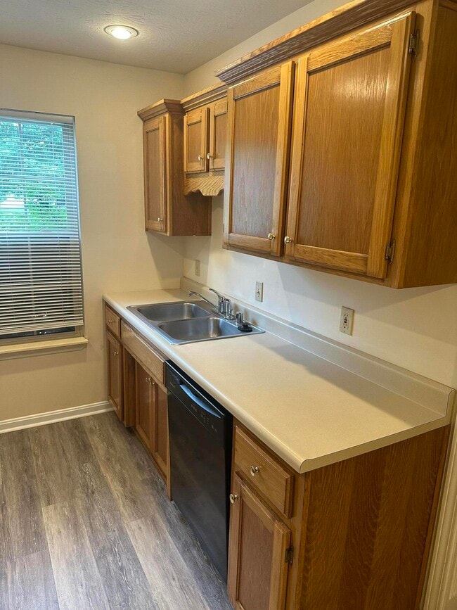 Building Photo - 1017 Smither Dr