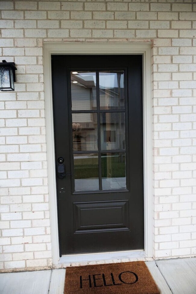 Building Photo - 562 Old Lovers Ln