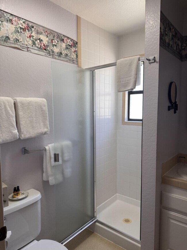 Building Photo - 300 Main St