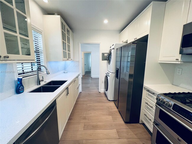 Building Photo - 1407 SE 2nd St