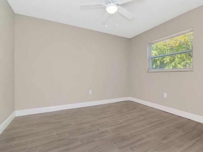 Building Photo - Stunning Newly Renovated 3-Bedroom, 2-Bath Duplex in Prime Bradenton Location!