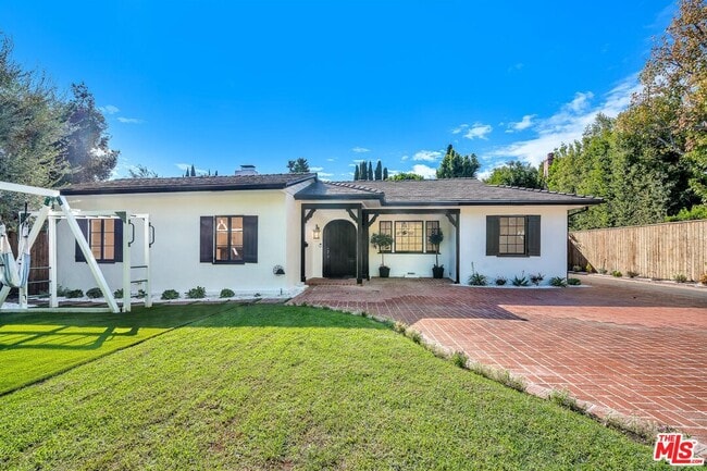 Building Photo - 629 N Rexford Dr