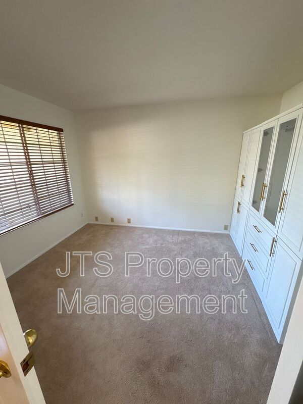 Building Photo - 8987 Paso Robles Way