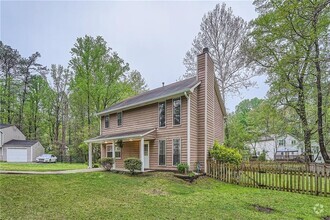Building Photo - 3020 Woodland Dr NW
