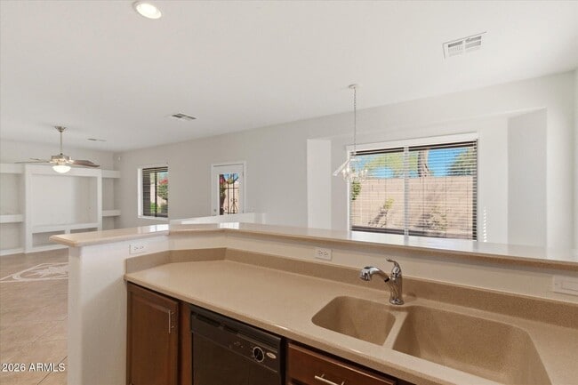 Building Photo - 8938 W Grovers Ave