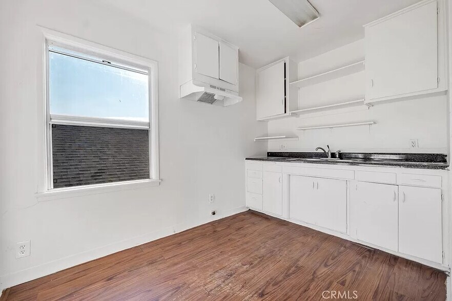 Building Photo - 648 W 41st Dr