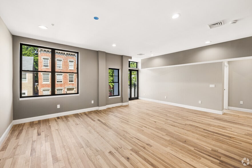 1BR, 1BA - 864SF - Living Area - Dutchtown Pointe