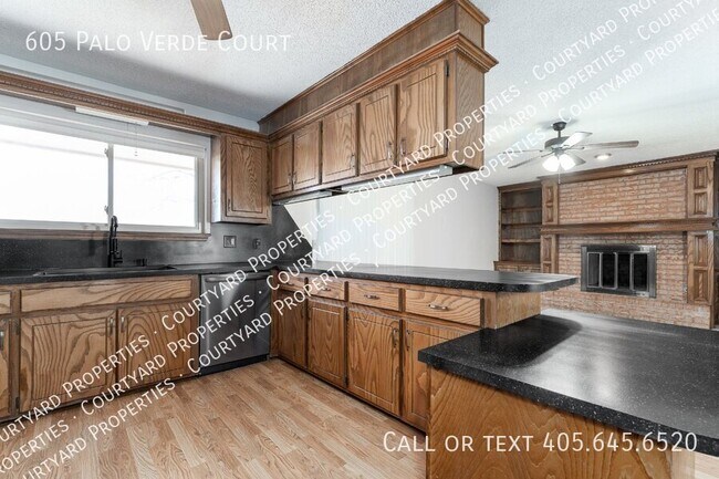 Building Photo - 605 Palo Verde Ct
