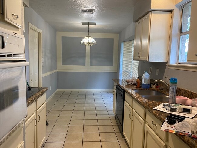 Building Photo - 10834 Sela Ln
