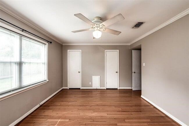 Building Photo - 5537 Lincrest Ln