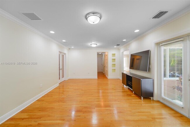 Building Photo - 911 Mariana Ave