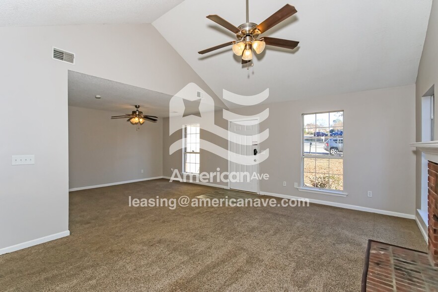 Building Photo - 423 Bradford Ln