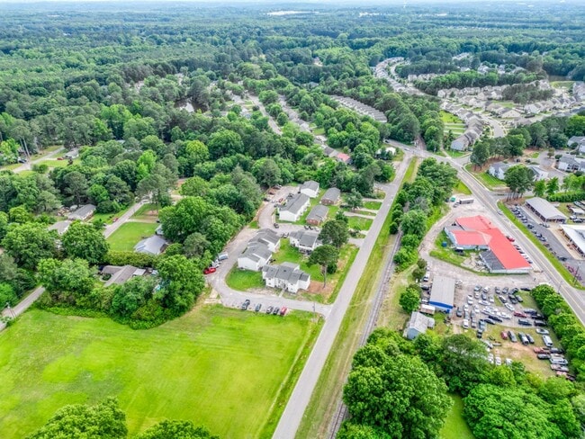 Building Photo - 375 Railroad St