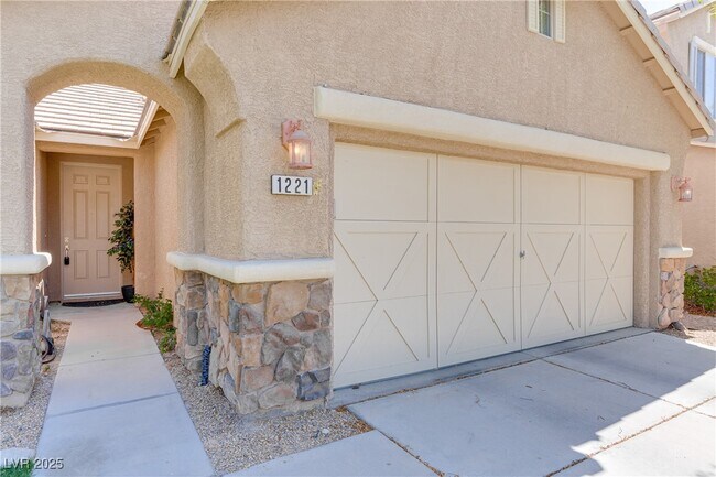 Building Photo - 1221 Sonatina Dr