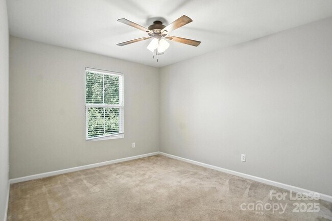 Building Photo - 1737 Hooper Court
