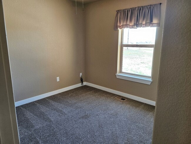 Building Photo - ALL PROSPECTIVE TENANTS MUST SUBMIT A $58 ...