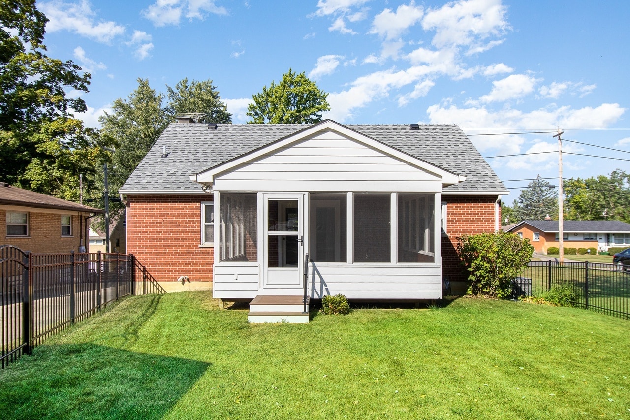Building Photo - 3893 Mantell Ave