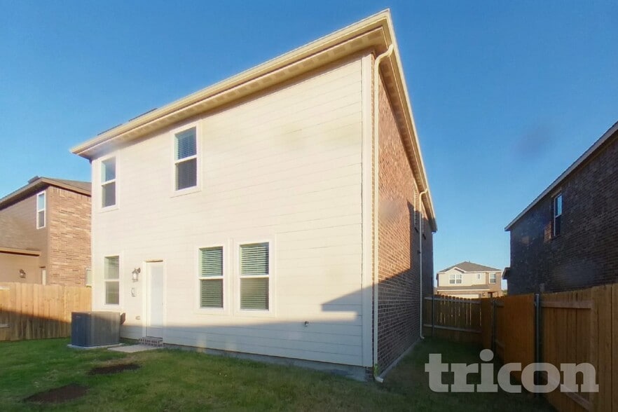 Building Photo - 1106 Bullock Dr