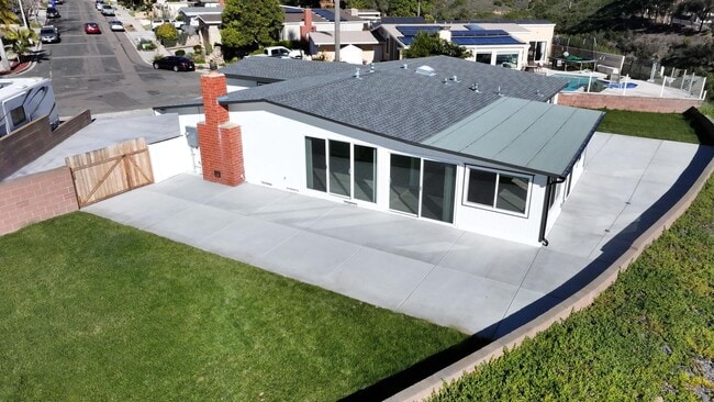 Building Photo - Freshly remodeled, 4 bedroom 2 bath house ...