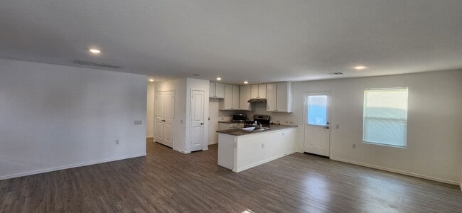 Building Photo - Thea Meadows-4-bedroom, 2 baths