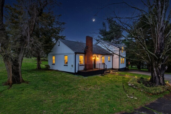 Building Photo - 613 Pearson Springs Rd