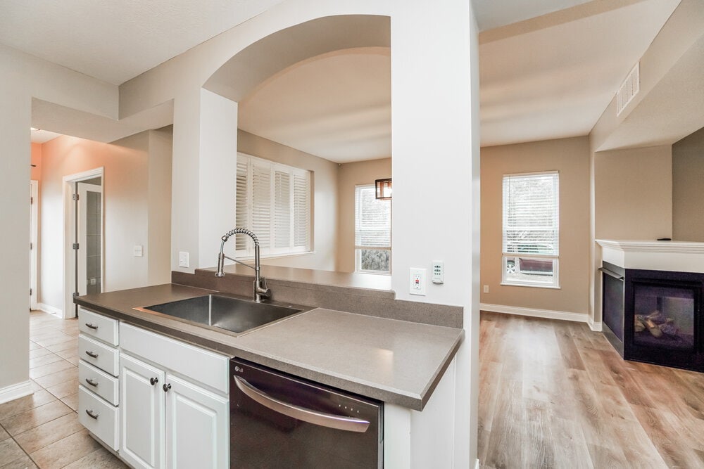 Building Photo - 200 Lamplight Ct