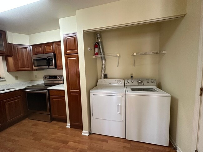 Building Photo - 921 Harbor House Dr