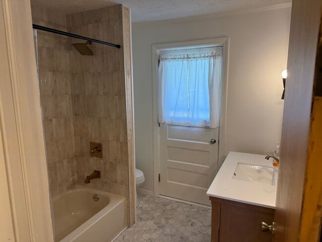 Building Photo - Newly Renovated 3-Bedroom, 1-Bathroom End-Row Townhome with Bonus Room & Backyard!