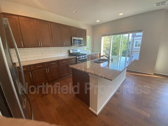 Building Photo - 3421 31st Dr