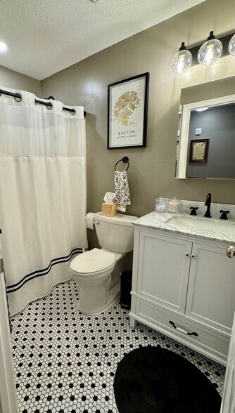 Building Photo - 275 Donohue Rd