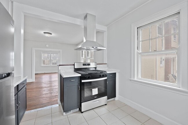 Building Photo - HYDE PARK -Move In This Week, Get $500 Bac...