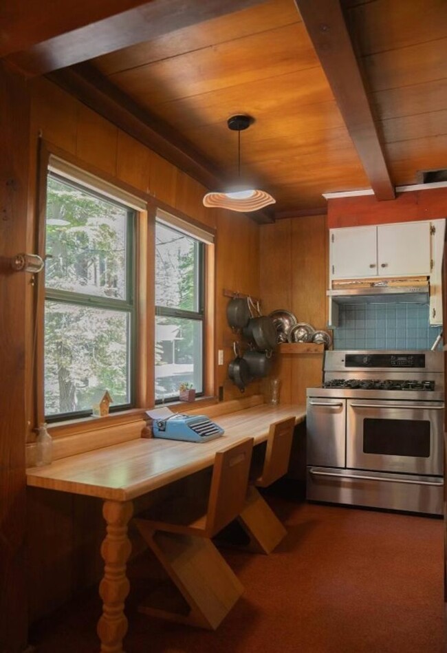 Building Photo - River Cabin