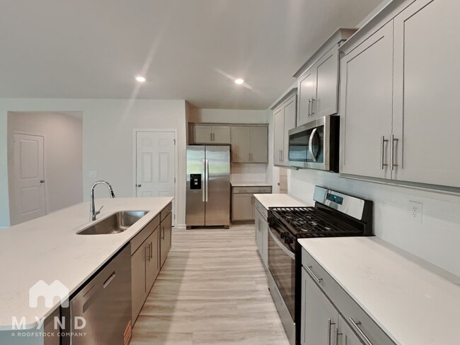 Building Photo - 553 Zermatt Ct