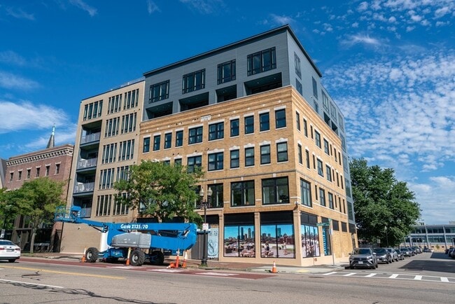 Building Photo - 1950 Washington St