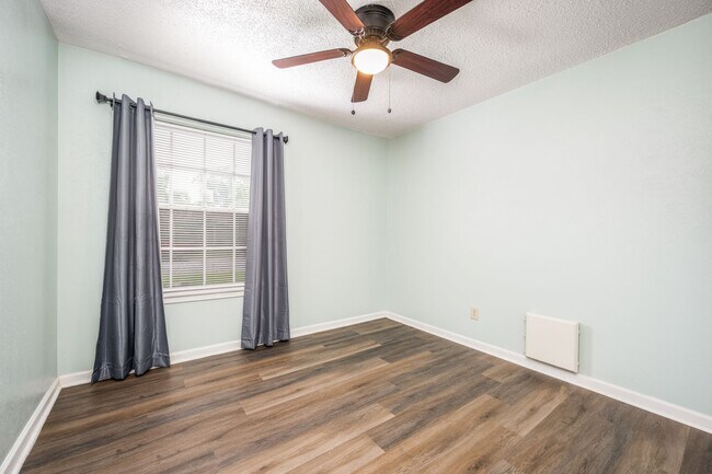 Building Photo - 509 Woodford Ln