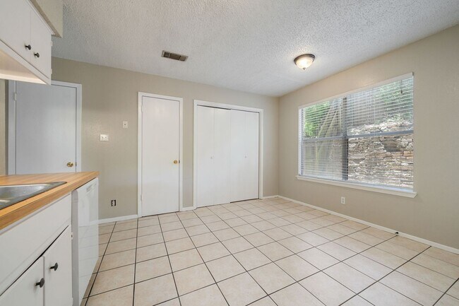 Building Photo - AUS8108 Dunn
