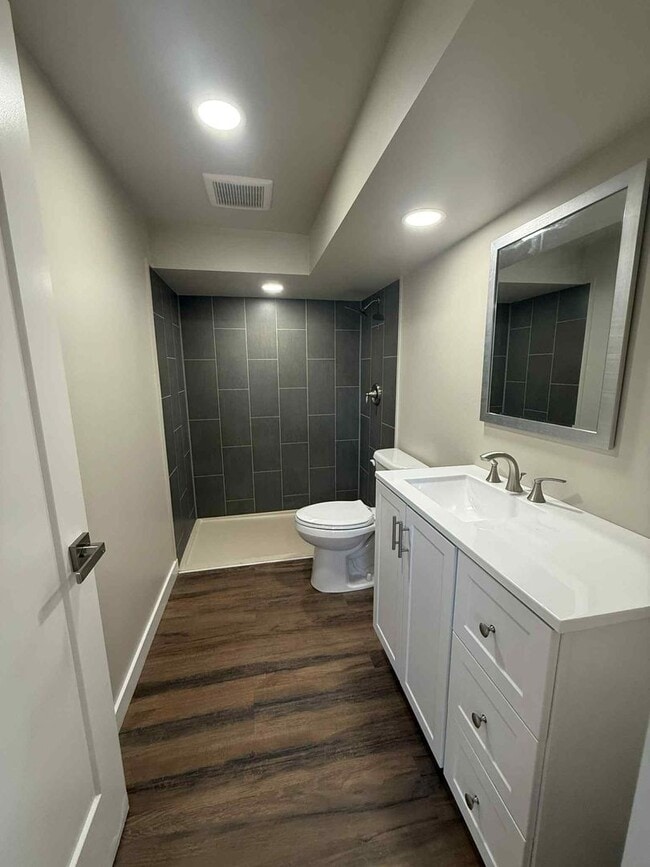 Building Photo - Newly Remodeled Duplex