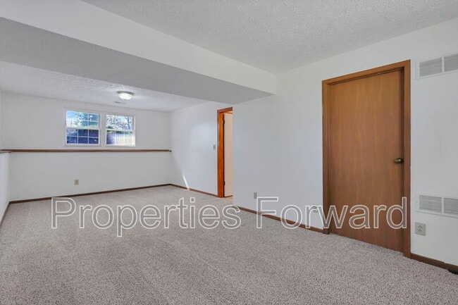Building Photo - 2246 Shirlene Dr