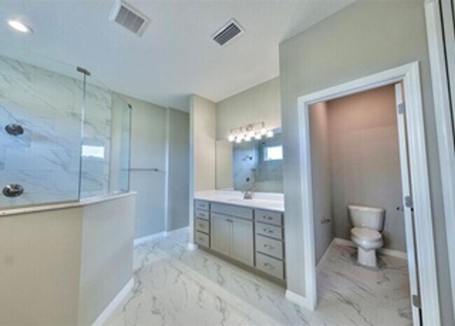 Building Photo - Executive 4/3 Rental